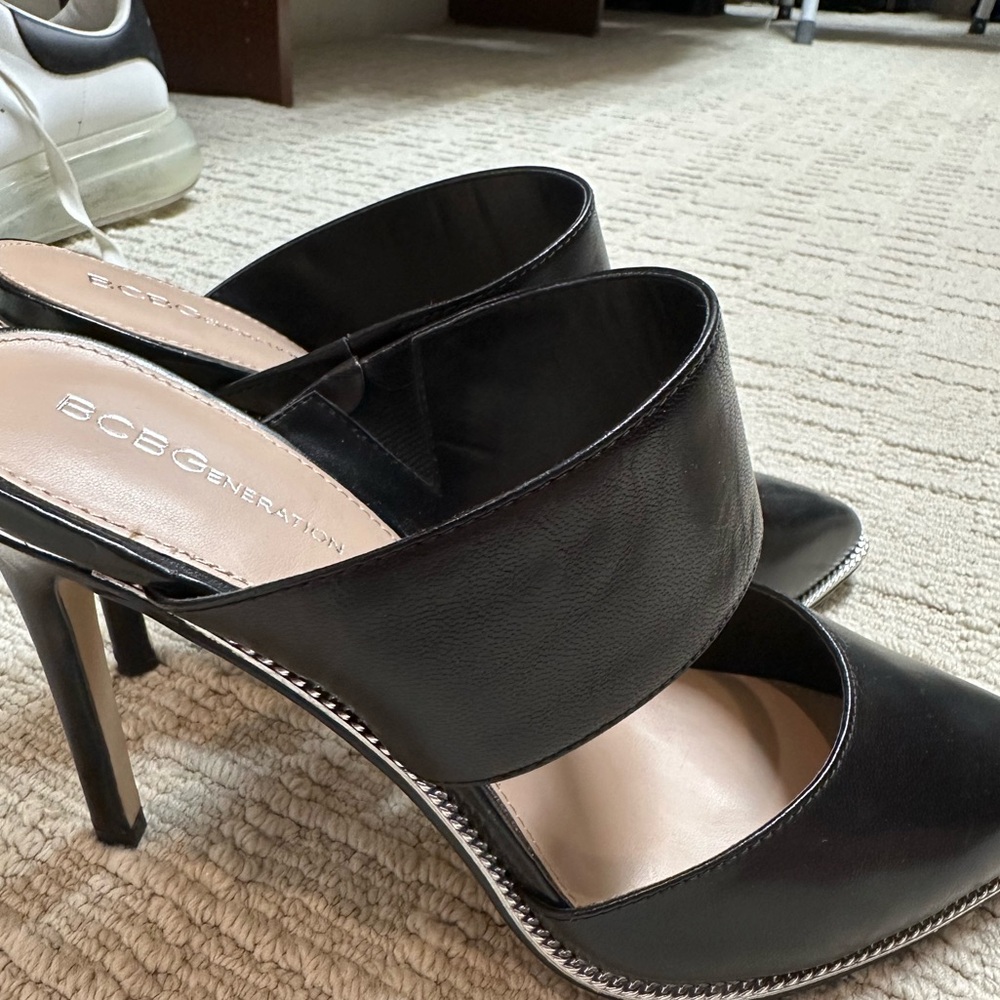 Bcbg black leather heel